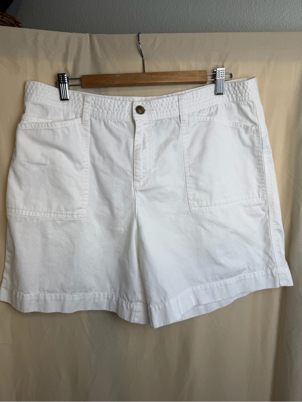 Lauren Ralph Lauren White Women's Bermuda Shorts